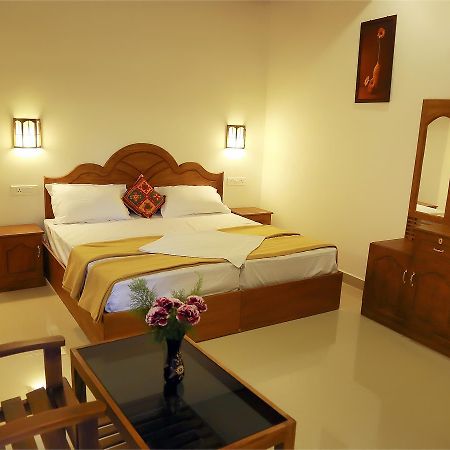 Holiday Villa 提喀迪 外观 照片