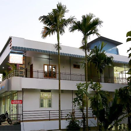 Holiday Villa 提喀迪 外观 照片